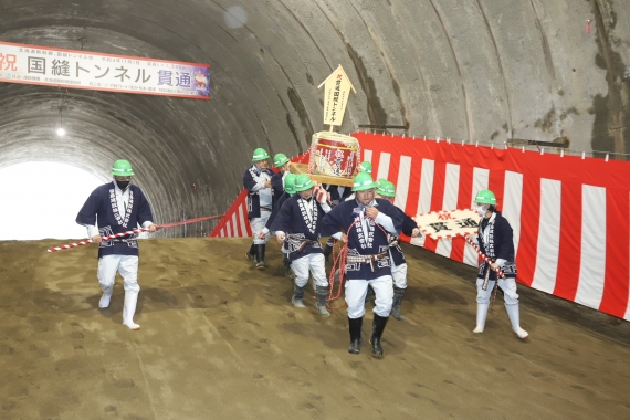国縫トンネル作業所