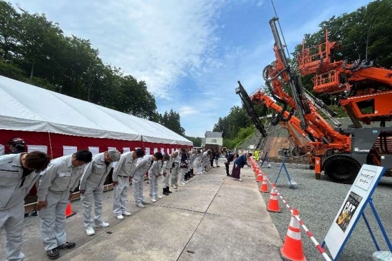 青ぶな山トンネル作業所