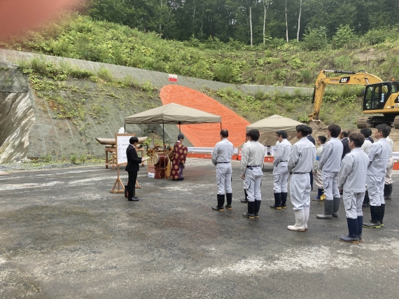 青ぶな山トンネル作業所